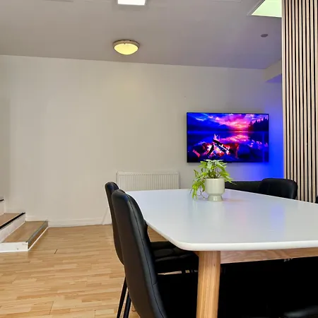 - Simple & Modern Hotel *